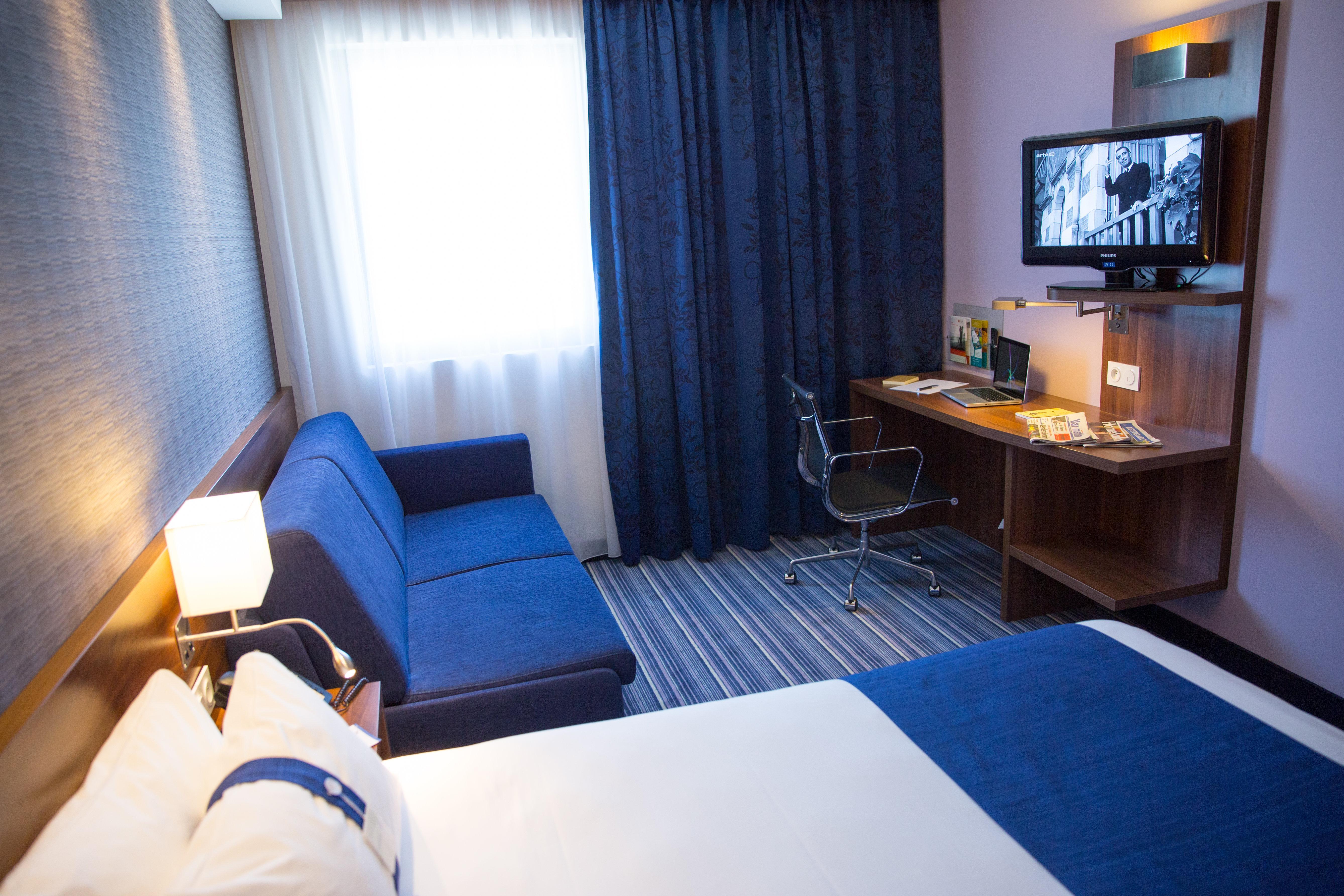 Holiday Inn Express Toulon - Est, An Ihg Hotel Екстериор снимка